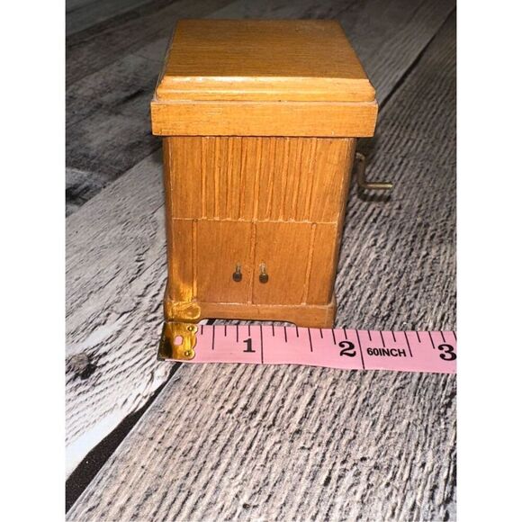 Vintage Music Box Record Player Wooden Cabinet 1:12 Dollhouse Scale Works C-Top - Picture 4 of 6